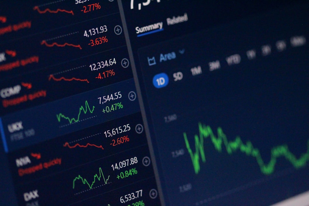ETF 투자와 장기 시장 흐름을 보여주는 금융 데이터 화면 이미지