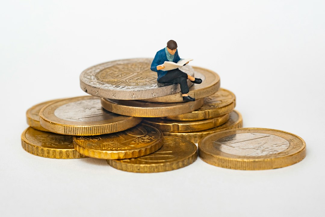 미국배당다우존스 ETF 월배당과 장기투자를 상징하는 현금 가방